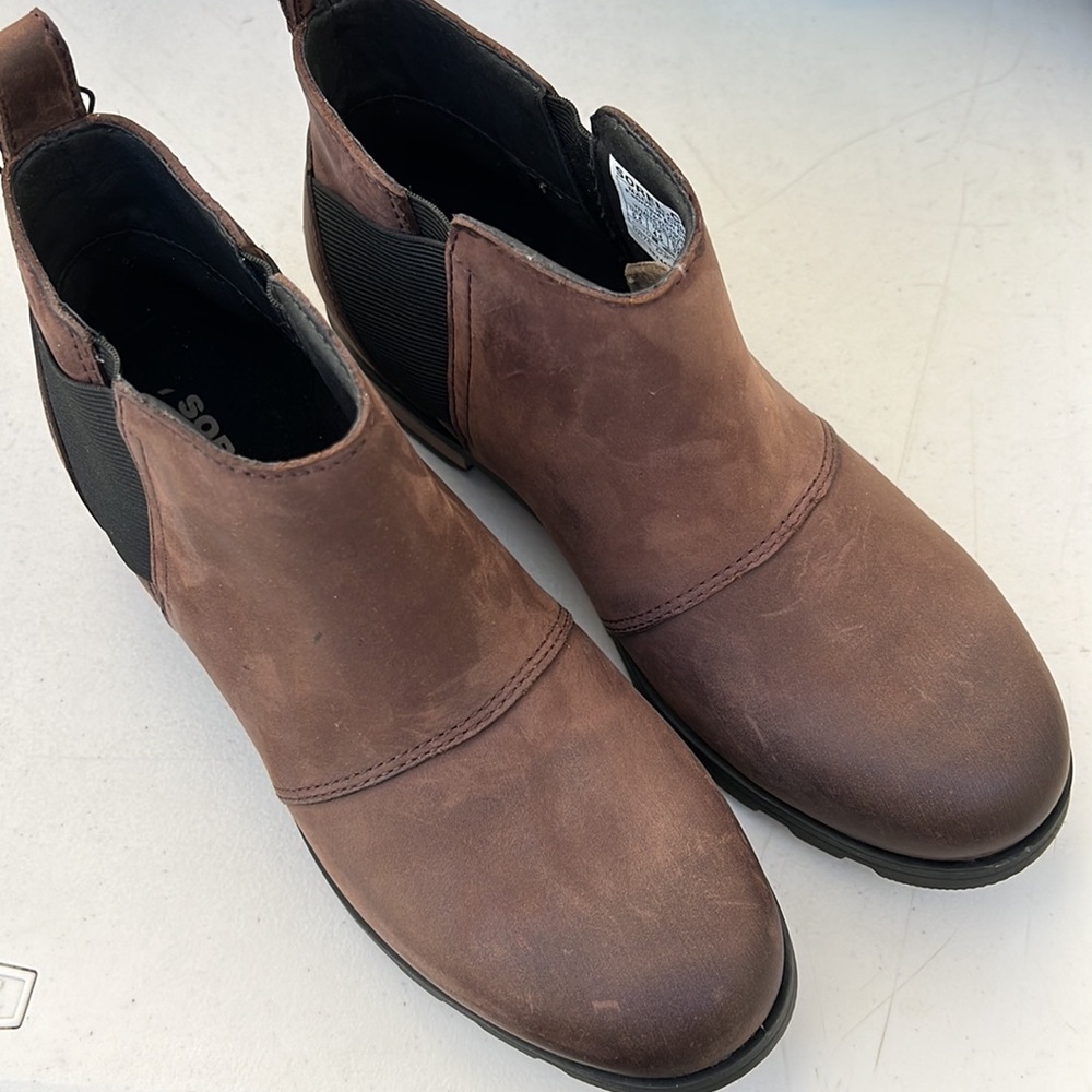 *LAST PAIR* SOREL | Emelie Chelsea Boot in Cattail- Waterproof - Picture 4 of 7